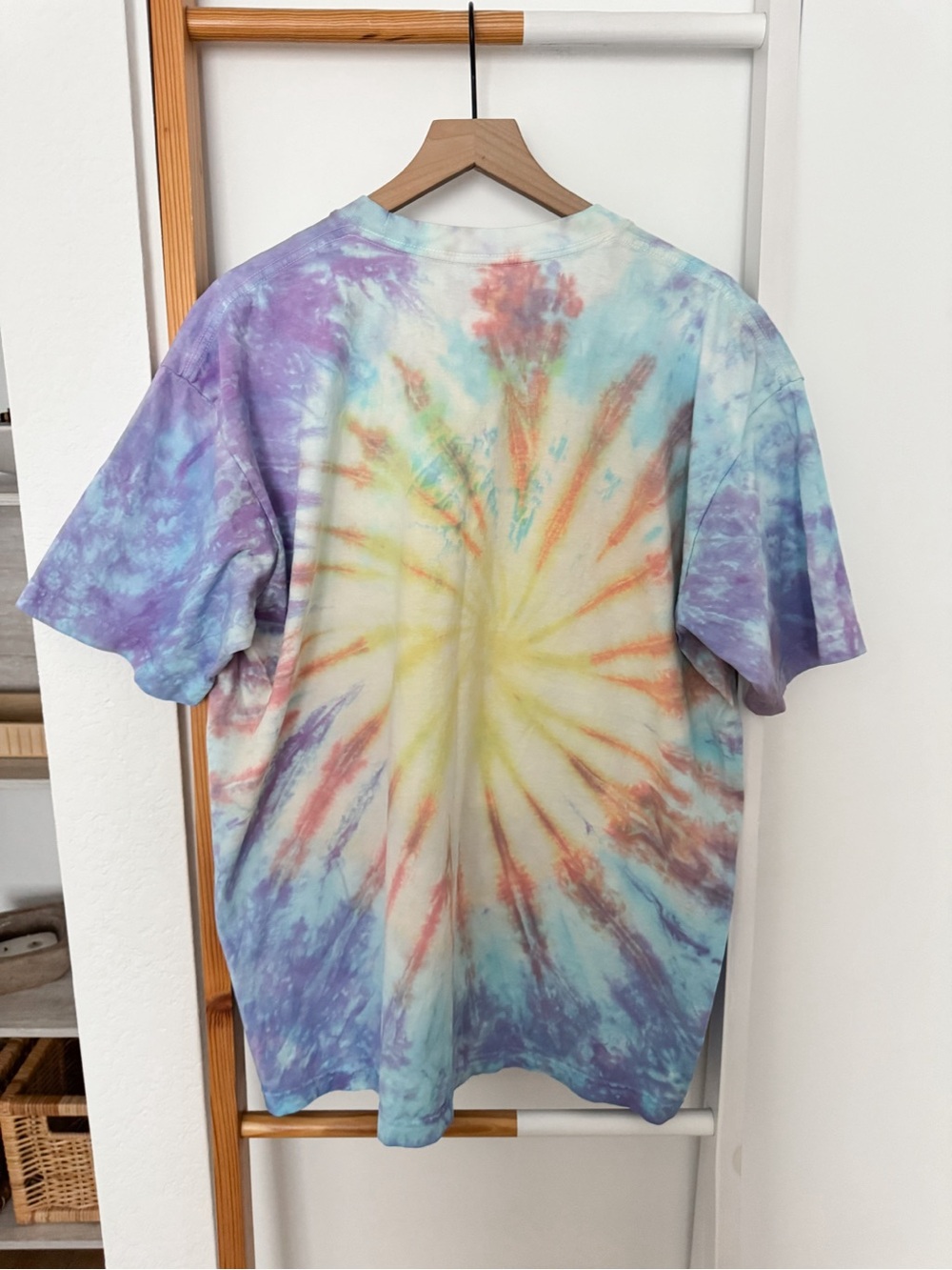 Online Ceramics Tie Dye Love is Real Tee T-shirt Crew Neck Skull Men’s XL - Picture 2 of 8